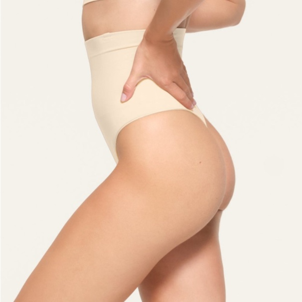 Skims core control thong size‎ 2XL